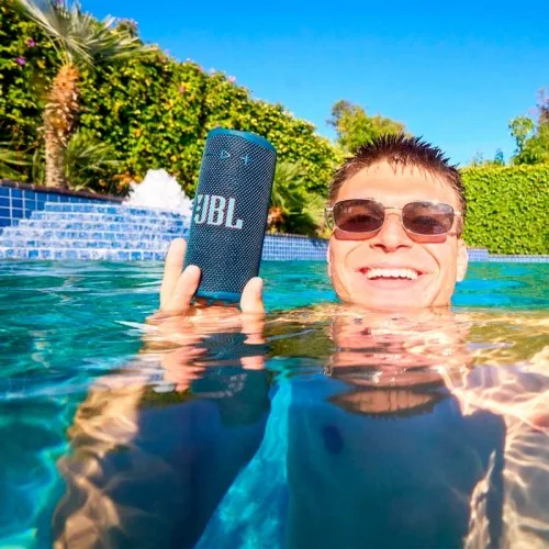 Портативная колонка JBL Grip